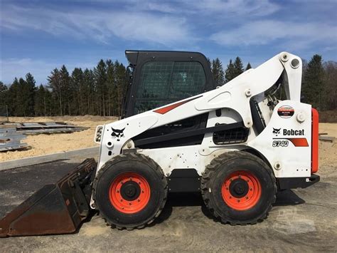 what is the tiping angle foe a bobcat skid steer|bobcat s740 skid steer tipping.